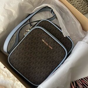 Michael Kors cross over bag